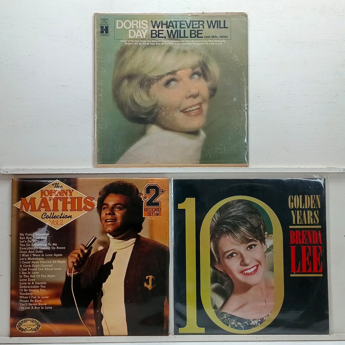 LOTE COM 3 LPS DE JOHNNY MATHIS, BRENDA LEE E DORIS DAY  -  LPS DISCOS DE VINIL (Verifique com atenção as imagens deste lote e entre em contato conosco até um dia útil antes do leilão, se houver dúvidas. Atenção: lotes ...
