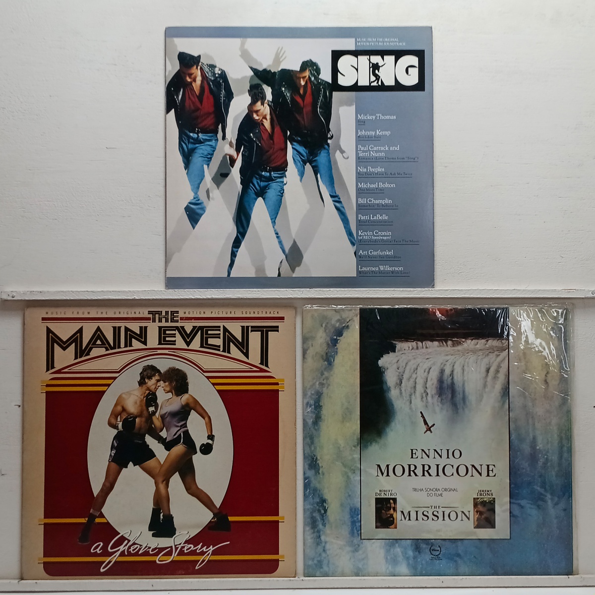 LOTE COM 3 LPS DE TRILHA SONORA DOS FILMES THE MAIN EVENT, SING E THE MISSION  -  LPS DISCOS DE VINIL (Verifique com atenção as imagens deste lote e entre em contato conosco até um dia útil antes do leilão, se houver ...
