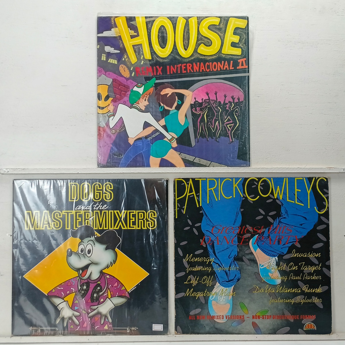 LOTE COM 3 LPS DE REMIXES  -  LPS DISCOS DE VINIL (Verifique com atenção as imagens deste lote e entre em contato conosco até um dia útil antes do leilão, se houver dúvidas. Atenção: lotes de discos com mais de uma ...