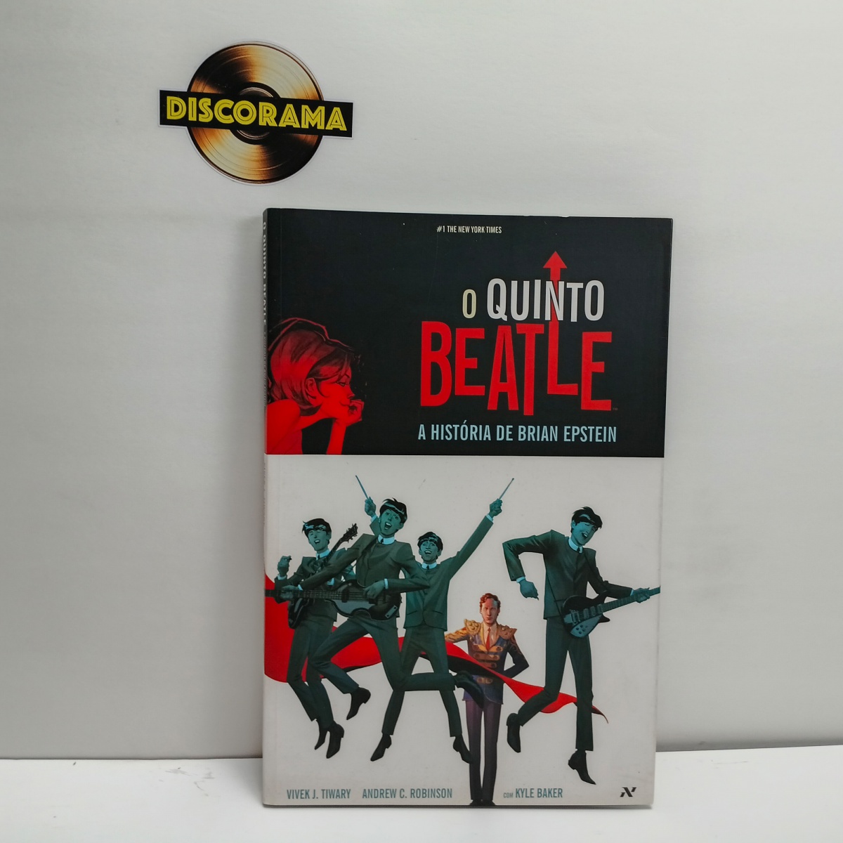 O QUINTO BEATLE: A HISTÓRIA DE BRIAN EPSTEIN - Vivek J Tiwary, Andrew C Robinson - 132 páginas.