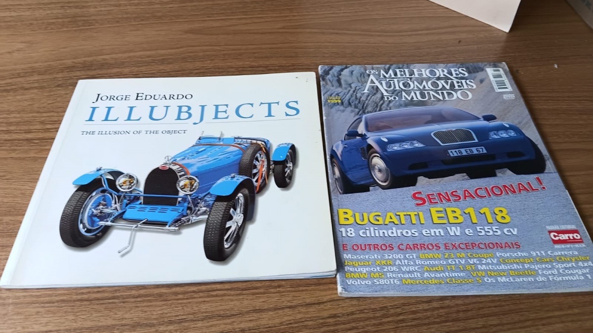 Lote composto por 1 livro e uma revista sobre automóveis antigos . Se necessário solicitar mais fotos, vídeos ou perguntas para análise . Lembre-se de questionar sobre todas as dúvidas até o dia anterior ao dia do ...