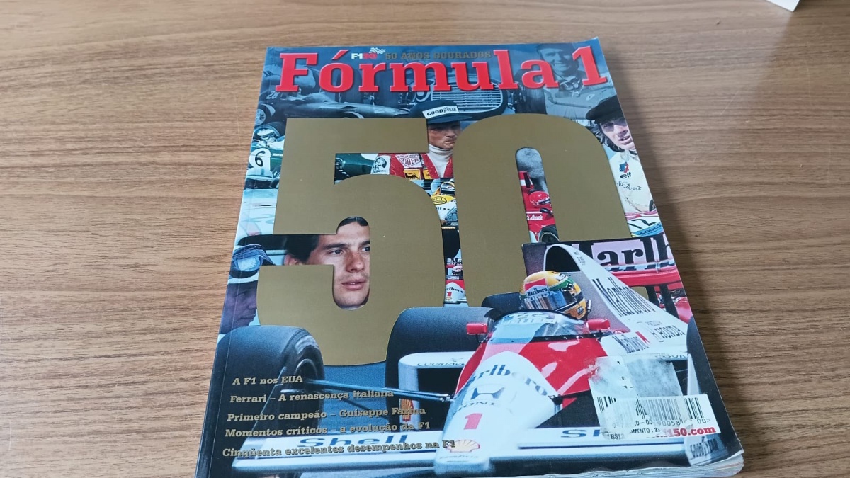 Lote composto por Revista de Formula 1 "50 anos ", contando as histórias da Fórmula 1, formato grande 30x24. Se necessário solicitar mais fotos, vídeos ou perguntas para análise . Lembre-se de questionar sobre ...