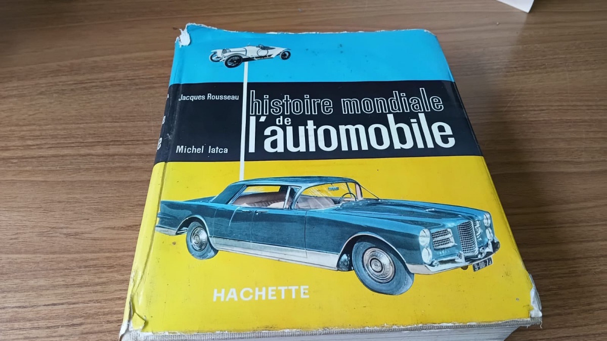 Lote composto por MAGNÍFICO livro "Historie mondiale de L´automobille ",no formato capa dura, tamanho grande 26x23 , com 508 páginas e edição amplamente ilustrada. Se necessário solicitar mais fotos, vídeos ou ...