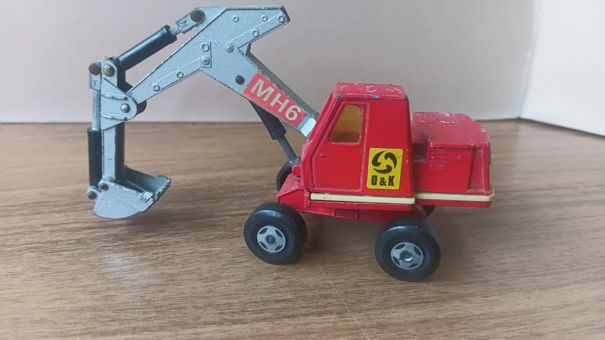 Lote composto por antiga escavadeira Hidráulica Inglesa fabricada pela matchbox Lesney na Inglaterra.Se necessário solicitar mais fotos, vídeos ou perguntas para análise . Lembre-se de questionar sobre todas as dúvidas ...