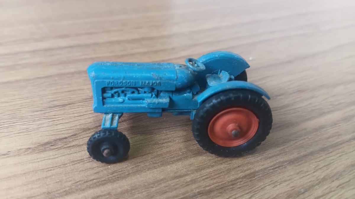 Lote composto por antigo Trator Fordson Major fabricado pela Matchbox na Inglaterra na década de 70 .Se necessário solicitar mais fotos, vídeos ou perguntas para análise . Lembre-se de questionar sobre todas as dúvidas ...