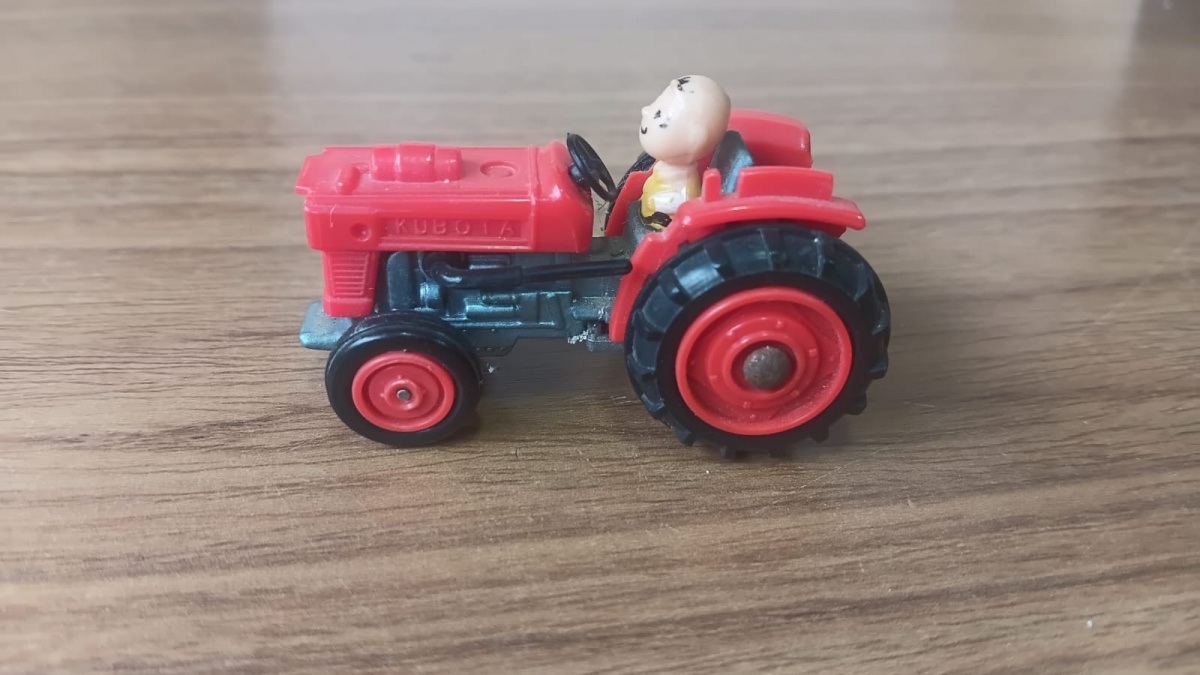 Lote composto por antigo Trator Kubota Aviva Charlie Brown em Die Cast Colecionável.Se necessário solicitar mais fotos, vídeos ou perguntas para análise . Lembre-se de questionar sobre todas as dúvidas até o dia ...