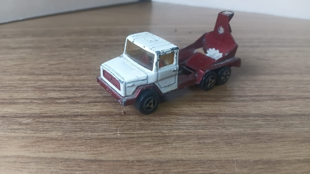 Lote composto por antigo e colecionável caminhão  em die cast em escala 1/64, fabricado pela Majorete !!Se necessário solicitar mais fotos, vídeos ou perguntas para análise . Lembre-se de questionar sobre todas as ...