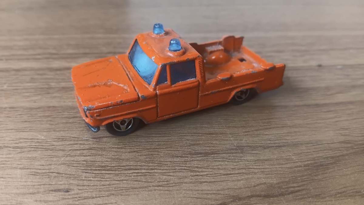 Lote composto por antigo e colecionável Pick up  em die cast em escala 1/64, fabricado pela Majorete !!Se necessário solicitar mais fotos, vídeos ou perguntas para análise . Lembre-se de questionar sobre todas as ...