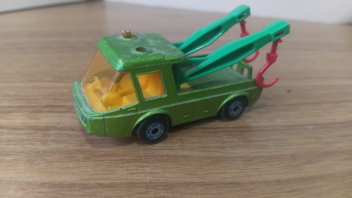 Lote composto por antigo e colecionável caminhão Guincho em die cast em escala 1/64, fabricado pela Matchbox !!Se necessário solicitar mais fotos, vídeos ou perguntas para análise . Lembre-se de questionar sobre todas ...