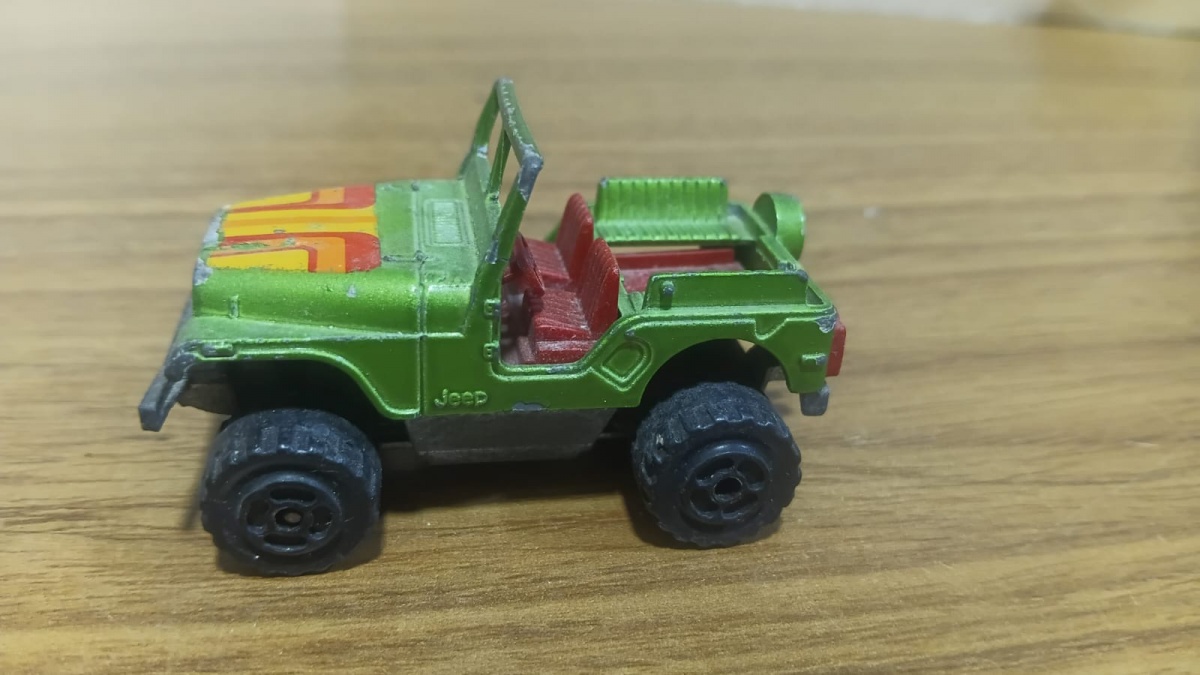 Lote composto por antigo Jeep de metal na escala 1/43 fabricado pela Majorete na década de 80.Se necessário solicitar mais fotos, vídeos ou perguntas para análise . Lembre-se de questionar sobre todas as dúvidas até o ...