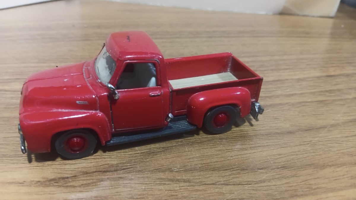 Lote composto por miniatura colecionável em die cast Pickup Maisto na escala 1/43 vendido no estado, porta solta!!Se necessário solicitar mais fotos, vídeos ou perguntas para análise . Lembre-se de questionar sobre ...