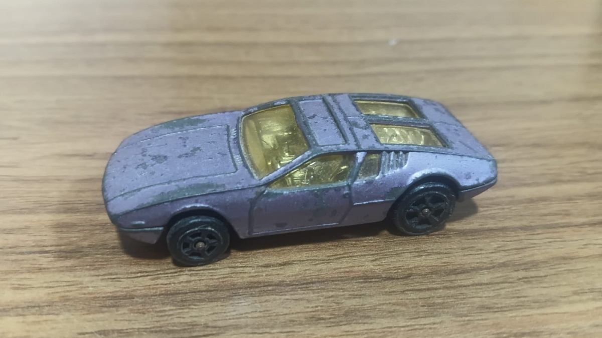 Lote composto por miniatura colecionável em die cast Tomaso Mangusta na escala 1/64 fabricado pela Corgi Juniors na década de 70 !!Se necessário solicitar mais fotos, vídeos ou perguntas para análise . Lembre-se de ...