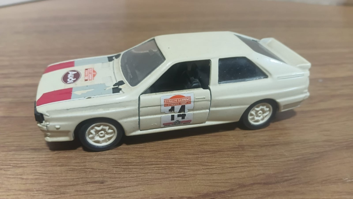 Lote composto por 1 miniatura colecionável "Audi Quatro" em die cast  na escala 1/43 fabricado pela Solido !!Se necessário solicitar mais fotos, vídeos ou perguntas para análise . Lembre-se de questionar sobre ...
