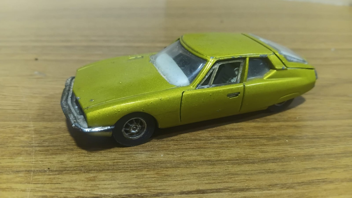 Lote composto por antigo veículo colecionável em die cast CITROEN Whizwheels fabricado pela Corgi Toys na Inglaterra em escala 1/43.Se necessário solicitar mais fotos, vídeos ou perguntas para análise . Lembre-se de ...
