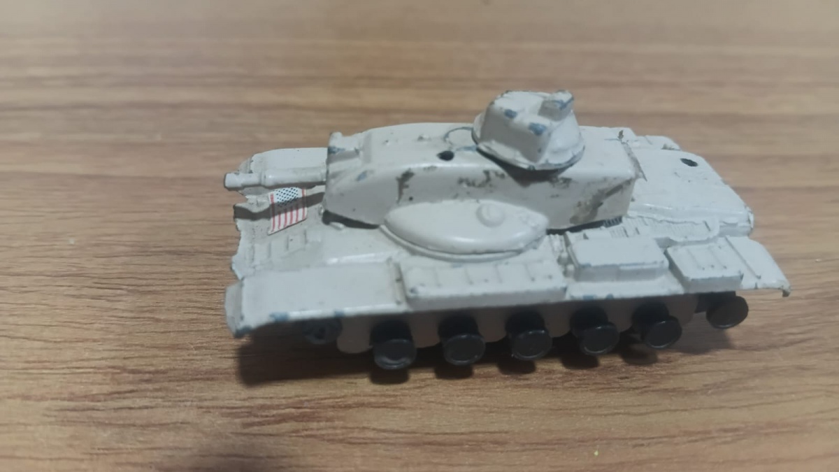 Lote composto por antigo veículo militar colecionável em die cast modelo Tanque M60  fabricado na década de 80  .Se necessário solicitar mais fotos, vídeos ou perguntas para análise . Lembre-se de questionar sobre todas ...