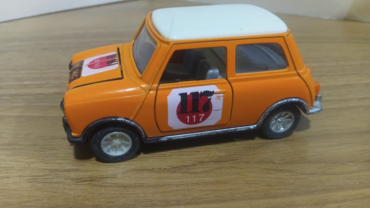 Lote composto por antigo veículo colecionável em die cast Modelo MIni Cooper fabricado pela SunnySide na escala 1/24.Se necessário solicitar mais fotos, vídeos ou perguntas para análise . Lembre-se de questionar sobre ...