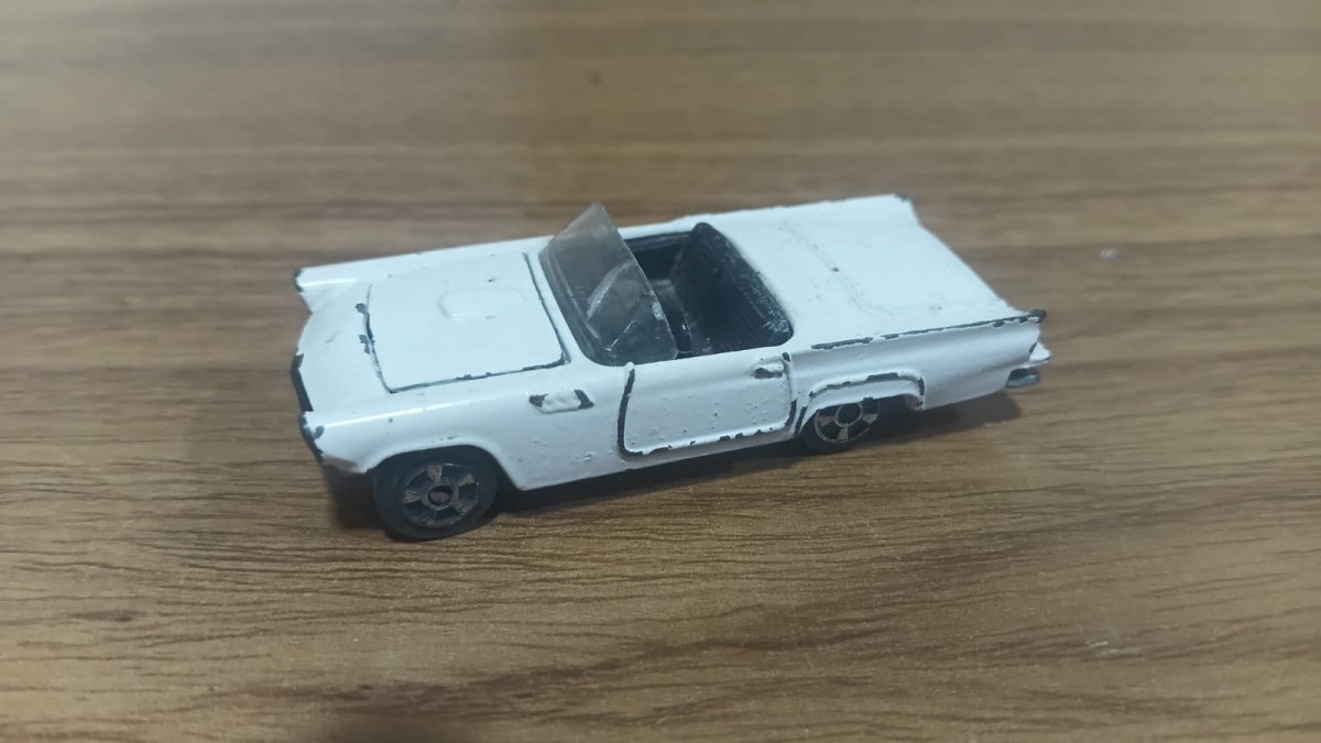 Lote composto por antigo veículo colecionável em die cast modelo Thunderbird fabricado pela Kiko no Brasil na década de 80 na escala 1/64 .Se necessário solicitar mais fotos, vídeos ou perguntas para análise . Lembre-se ...