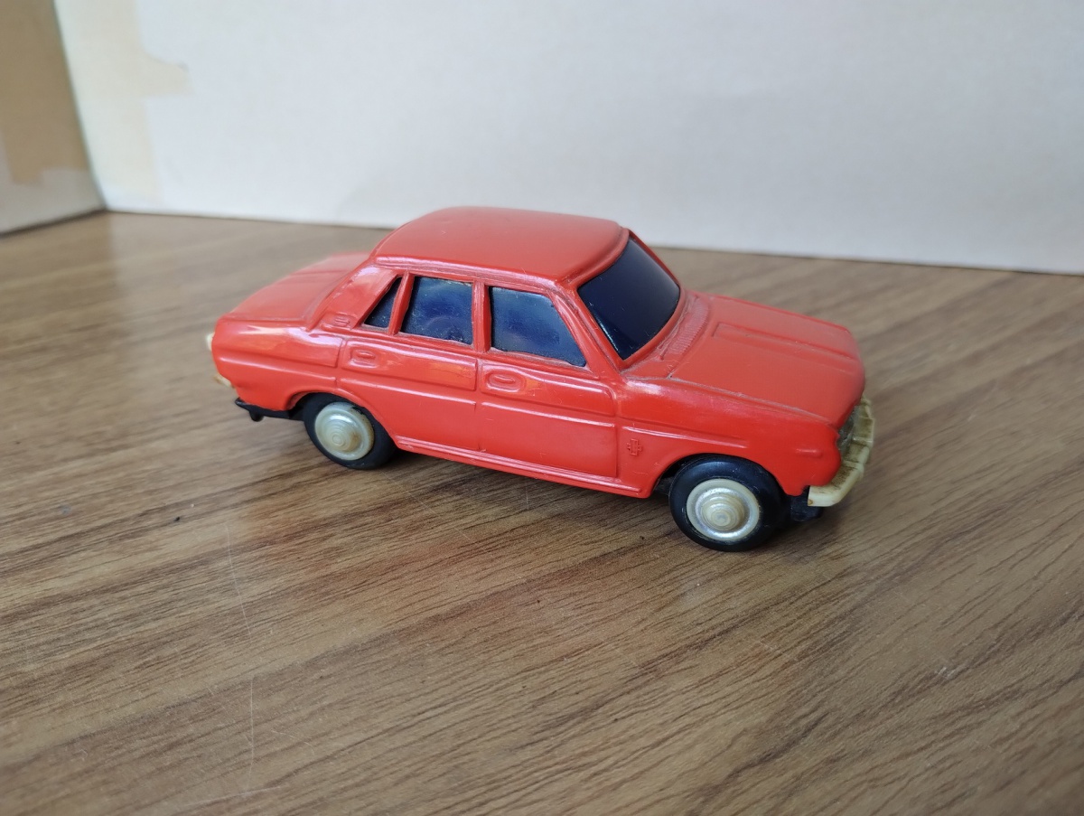 Lote composto por antigo Carro de brinquedo parte integrante do conjunto Fuga maluca da Mimo!Se necessário solicitar mais fotos, vídeos ou perguntas para análise . Lembre-se de questionar sobre todas as dúvidas até o ...