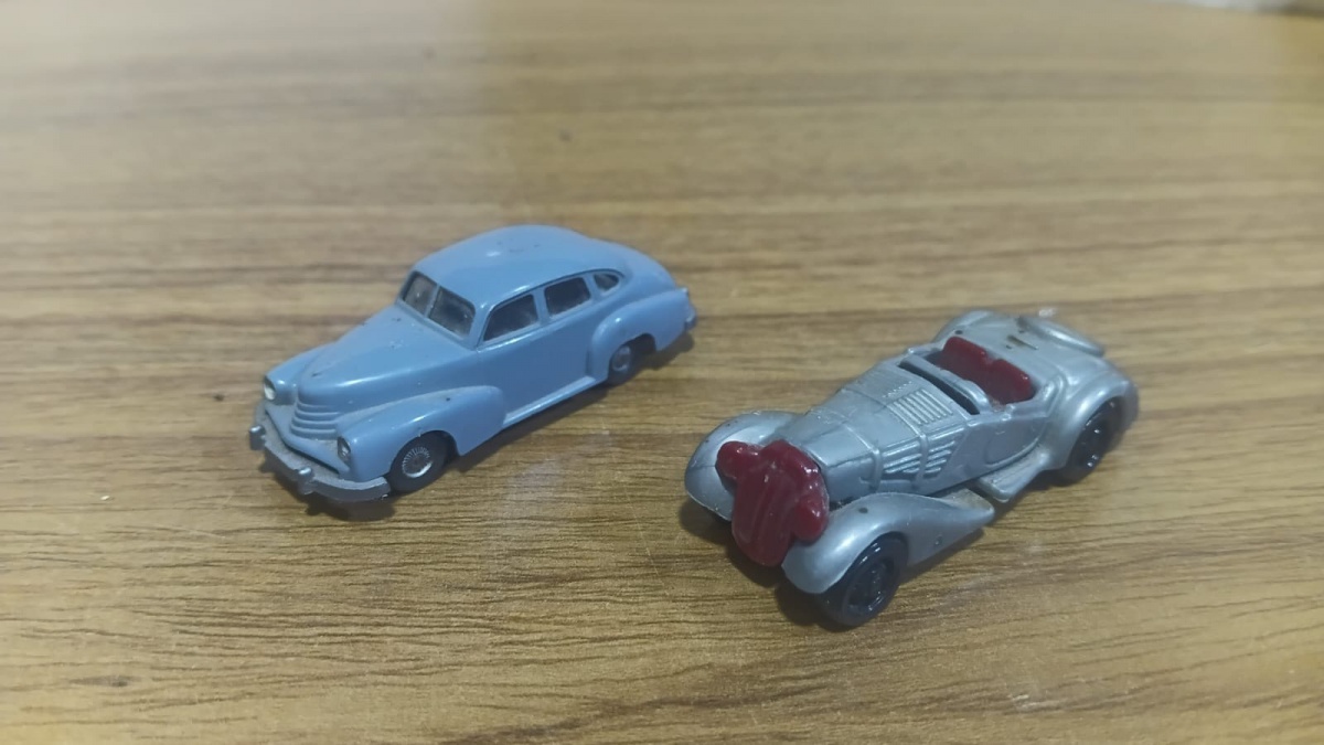 Lote composto por2 Miniaturas Colecionável em escala muito Reduzida 1/87  fabricado pela Wiking em plástico!!Se necessário solicitar mais fotos, vídeos ou perguntas para análise . Lembre-se de questionar sobre todas as ...