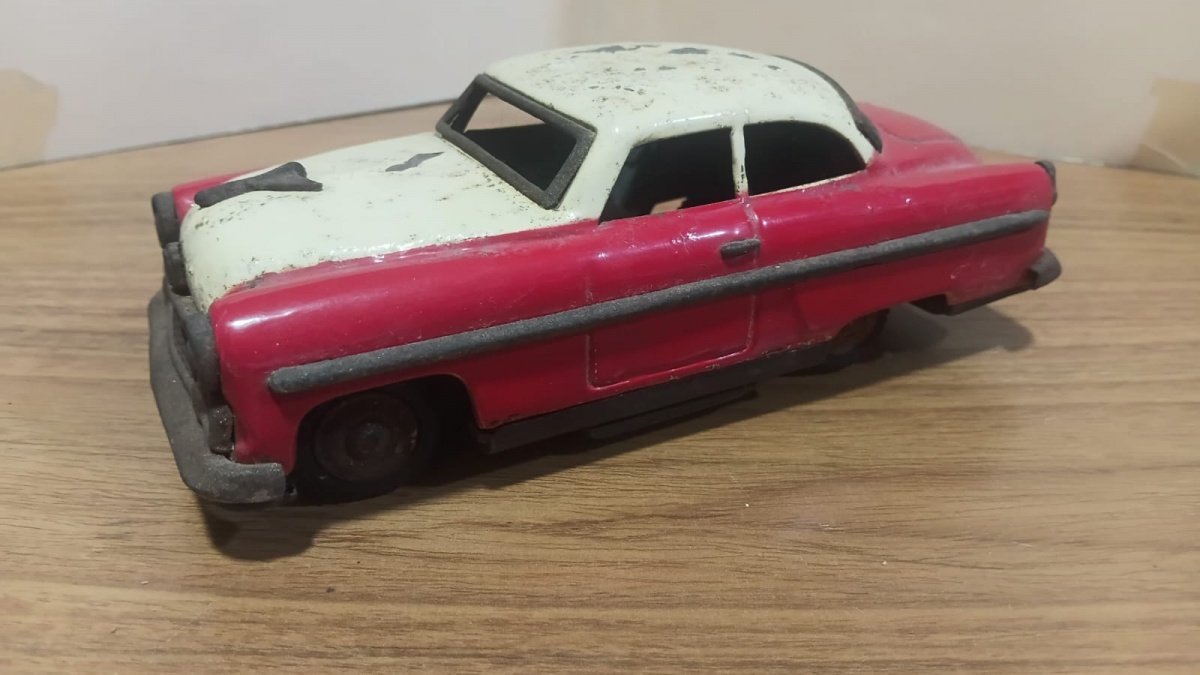 Antigo carrinho Japonês de lata,fabricado provavelmente ná decada de 60.Item vendido no estado,por favor observem bem as fotos antes de dar o lance e qualquer dúvidas ou mais fotos por gentileza entrar em contato no ...