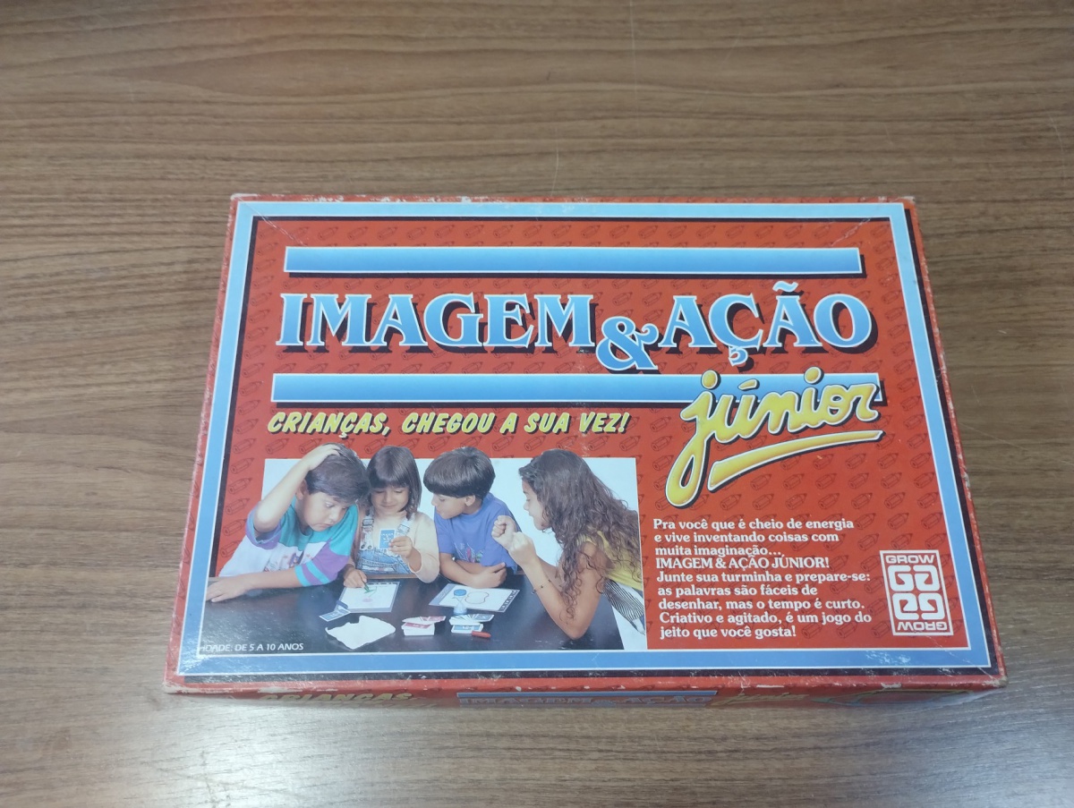 Lote composto por jogo de tabuleiro "imagem e ação Junior" Fabricado pela Grow, faltando apenas o apagador!!!! Por favor observem bem as fotos antes de dar o lance e qualquer dúvidas ou mais fotos por gentileza ...