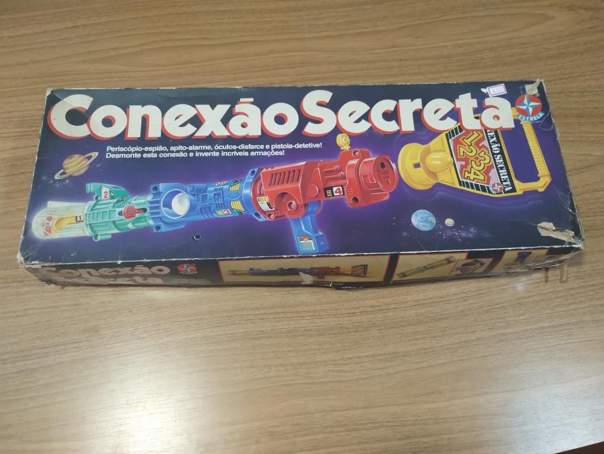 Lote composto por antigo Brinquedo da Estrela denominado "Conexão Secreta" brinquedo completo e em bom estado!!!! Por favor observem bem as fotos antes de dar o lance e qualquer dúvidas ou mais fotos por ...