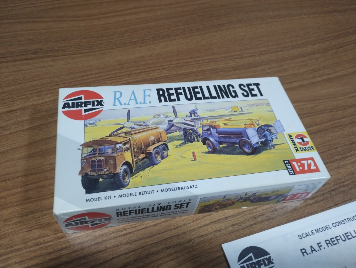 Kit de Plastimodelismo RAF Refuelling Set, fabricado pela Airfix,na escala 1/72,completo,lacrado no bag, instrução e decais Por favor observem bem as fotos antes de dar o lance e qualquer dúvidas ou mais fotos por ...