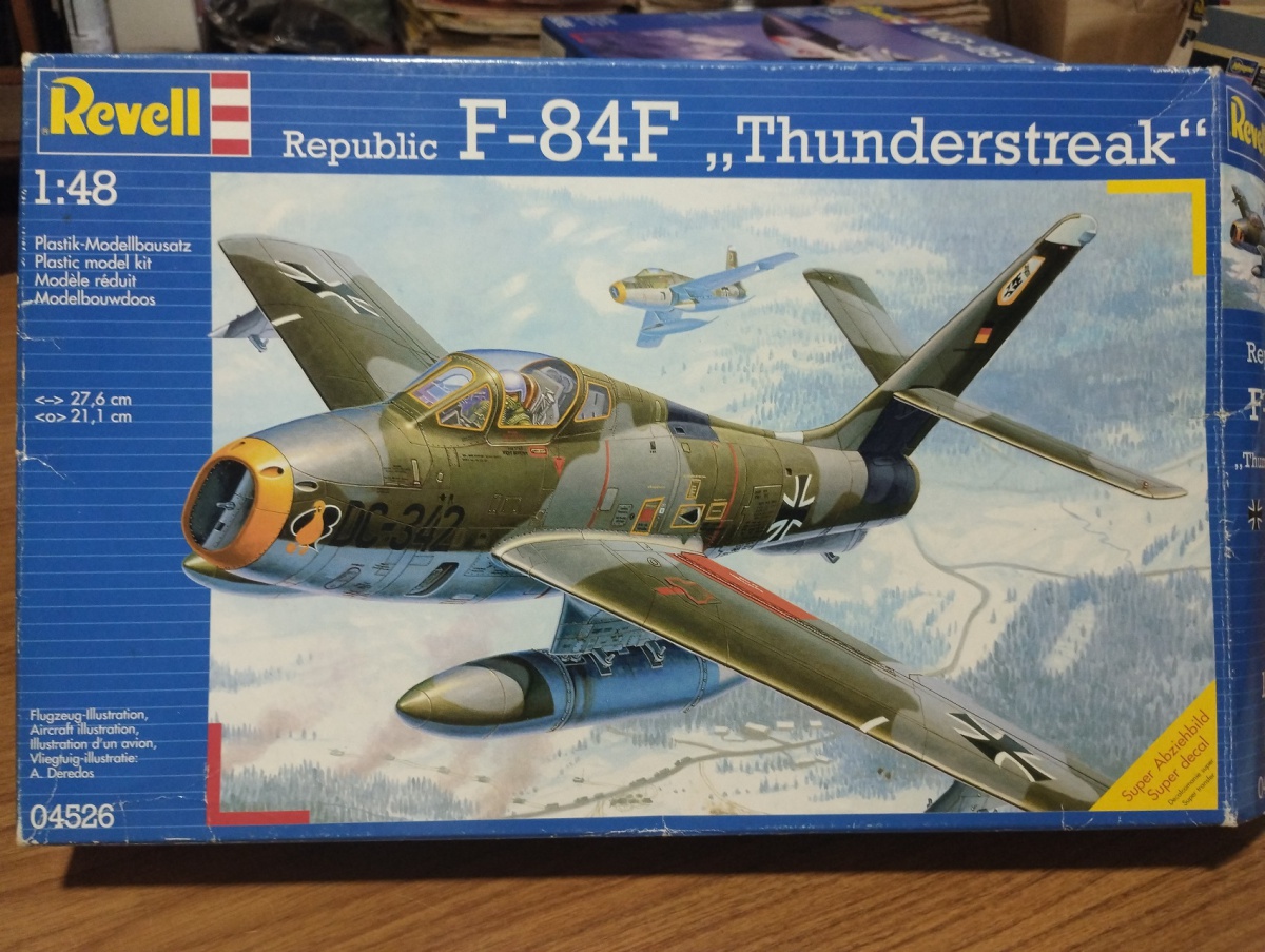 Kit de Plastimodelismo F-84F "Thunderstreak", fabricado pela Revell,na escala 1/48,completo,bags lacrados,instrução e decais Por favor observem bem as fotos antes de dar o lance e qualquer dúvidas ou mais fotos ...