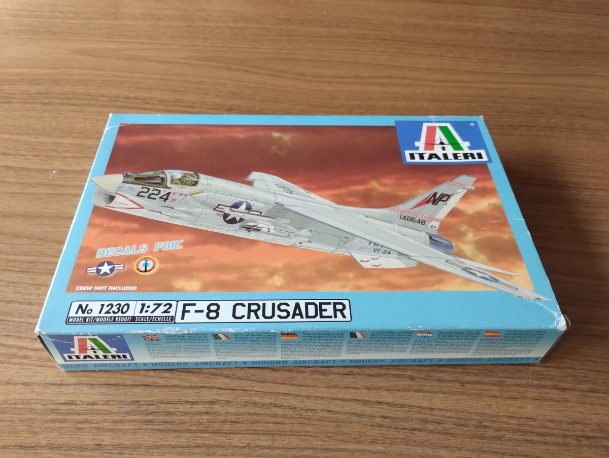 Kit de Plastimodelismo F-8 Crusader, fabricado pela Italeri,na escala 1/72,completo,instrução e decais Por favor observem bem as fotos antes de dar o lance e qualquer dúvidas ou mais fotos por gentileza entrar em ...