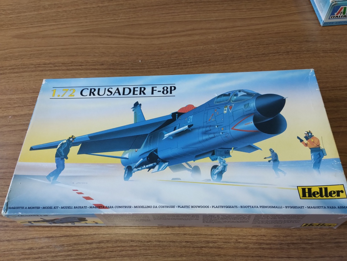 Kit de Plastimodelismo F-8 Crusader, fabricado pela Heller,na escala 1/72,completo,instrução e decais Por favor observem bem as fotos antes de dar o lance e qualquer dúvidas ou mais fotos por gentileza entrar em contato ...