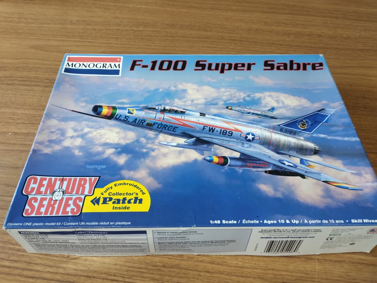 Kit de Plastimodelismo F100 Super Sabre, fabricado pela Monogram,na escala 1/48,completo,peças soltas,com Patch colecionável,instrução e decais Por favor observem bem as fotos antes de dar o lance e qualquer dúvidas ou ...