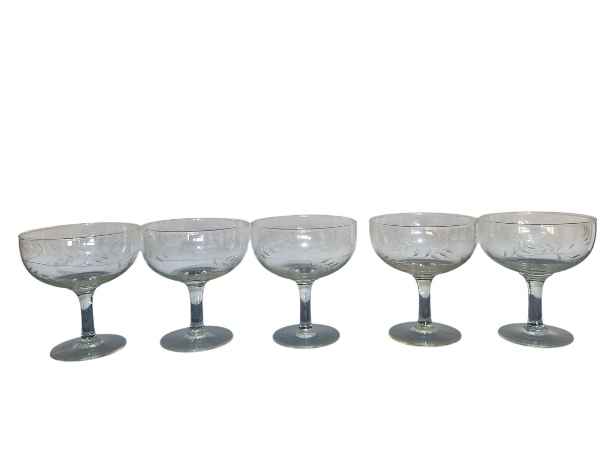 Conjunto de cinco taças de cristal para champanhe. 10cm.