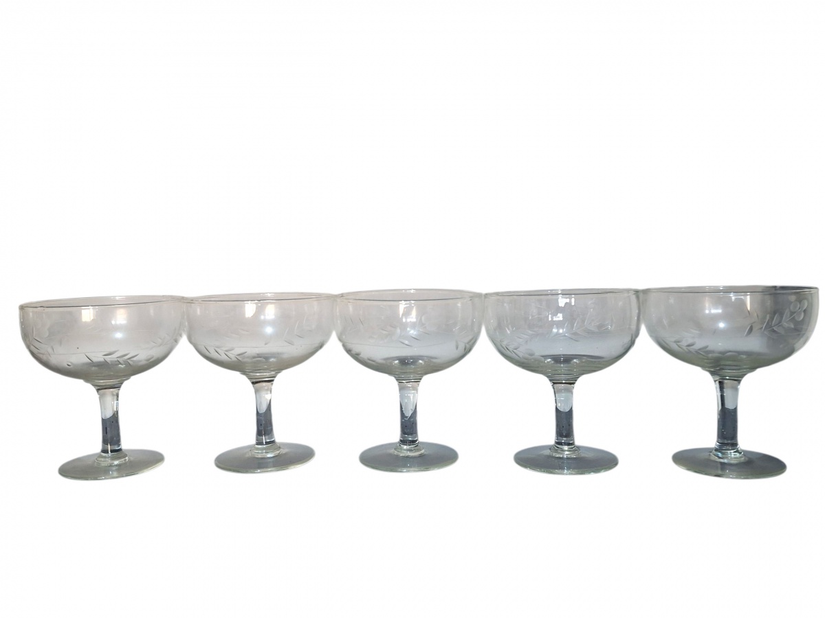 Conjunto de cinco taças de cristal para champanhe. 10cm.