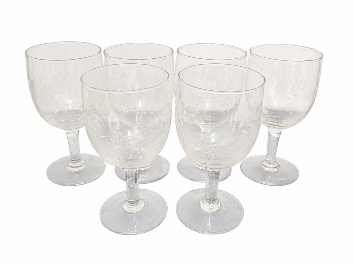 Conjunto de seis taças de cristal para vinho. 12cm.