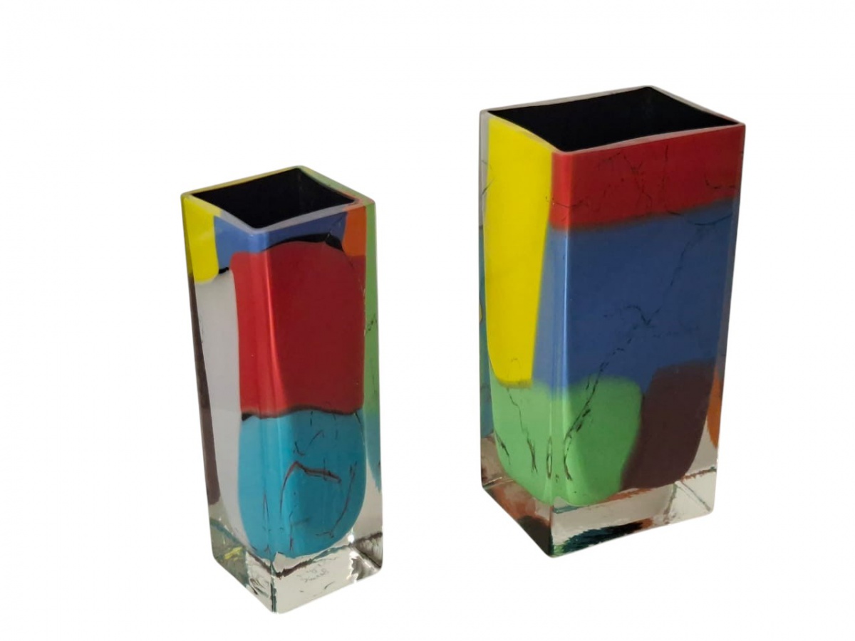 Belíssima dupla de vasos em cristal (Cristais Cá d’Oro) de autoria de Mario Seguso (assinados: `Seguso, Brasil`). Mario Seguso é um dos mais talentosos artesãos vidraceiros do Brasil, tendo origem italiana. Foi ...