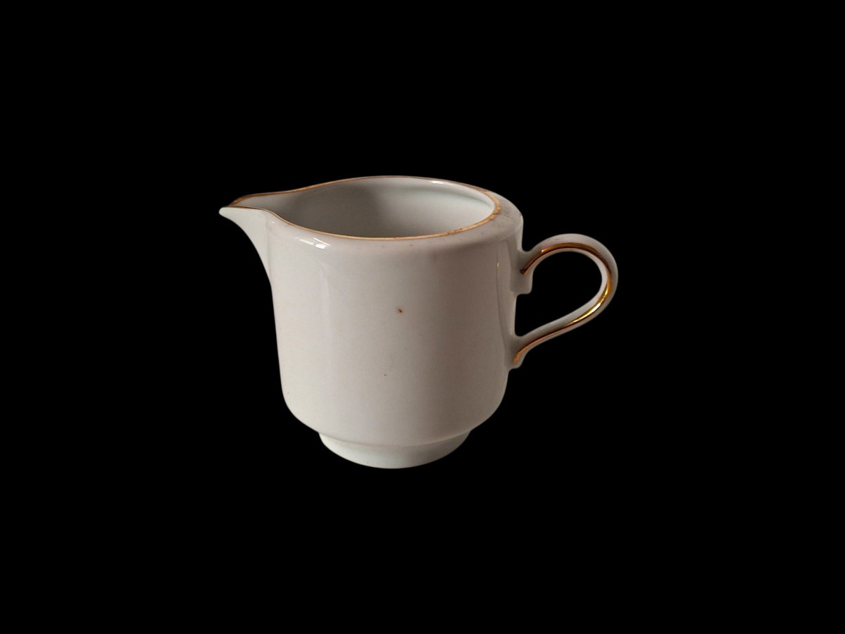 WINTERLING – Pequena cremeira em porcelana bávara Winterling. 7cm.