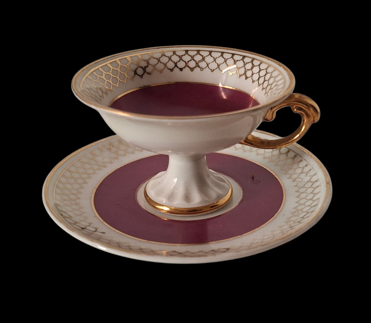 COLECIONISMO – Antiga xícara de café em miniatura colecionável com respectivo pires.