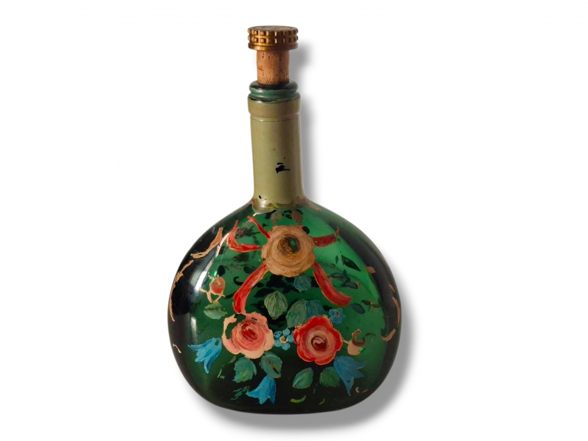 Antiga garrafa de vidro verde pintada à mão. 20cm.