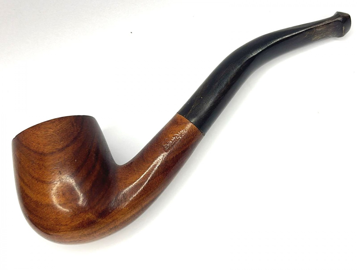 Cachimbo produzido em madeira de lei, maior comprimento:14cm.