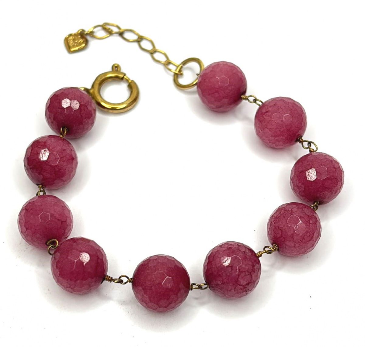 BIJUTERIA FINA- Belíssima pulseira produzida em Jade Cereja com banho a ouro, comprimento aberto:23cm.