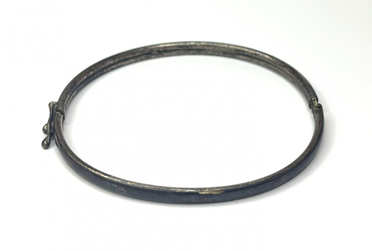 Pulseira produzida em prata de lei, peso 8 gramas, maior comprimento:6,5cm.