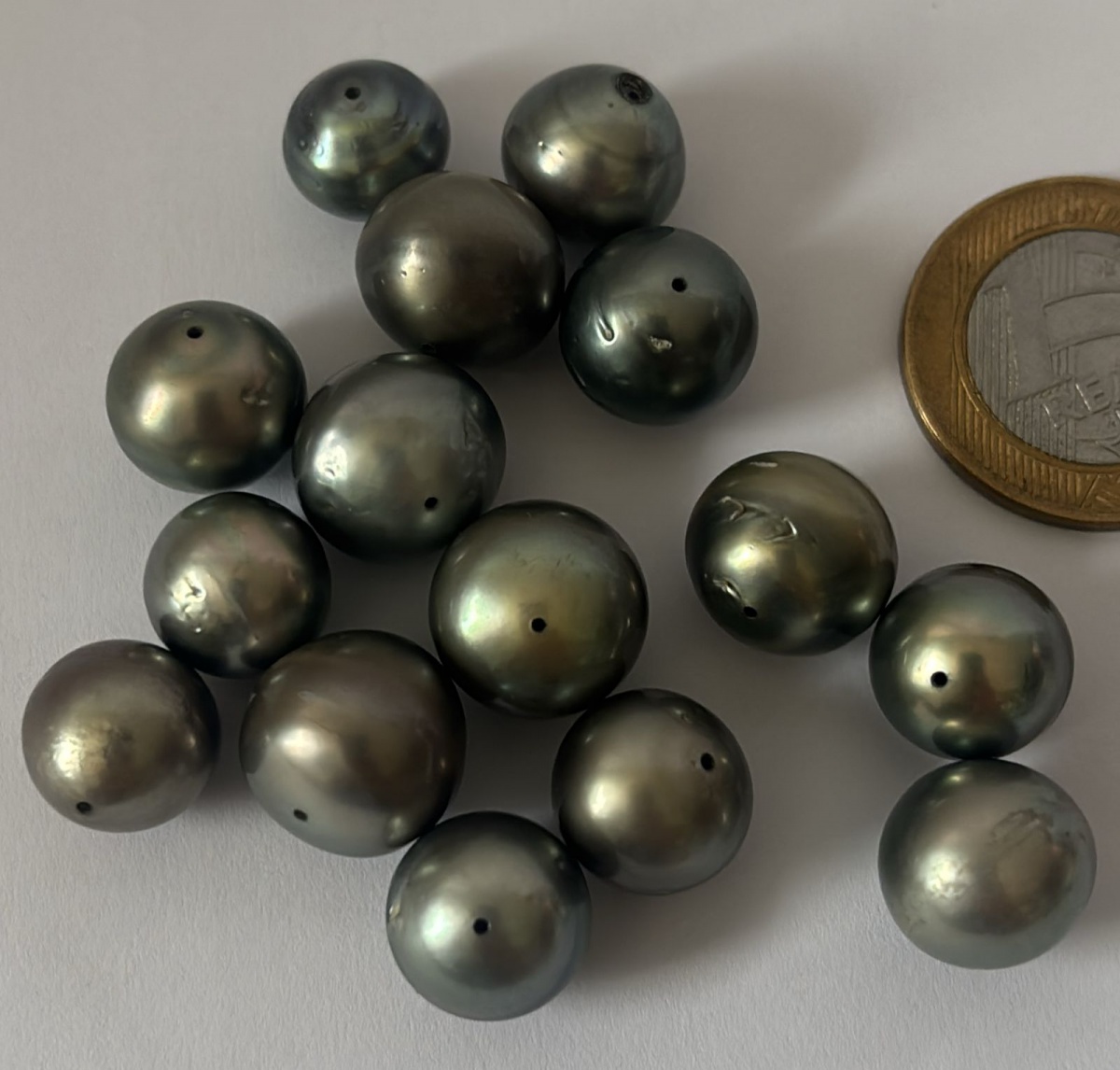 Lote contendo 15 grandes Pérolas Naturais Negras, ideal para confecções de Joias.