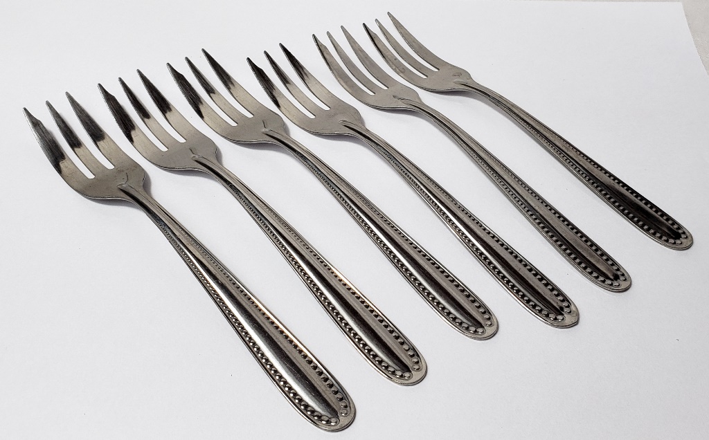 ELMO INOX, conjunto com 6 garfos para sobremesa, maior comprimento 14,5 cm, item sem uso.