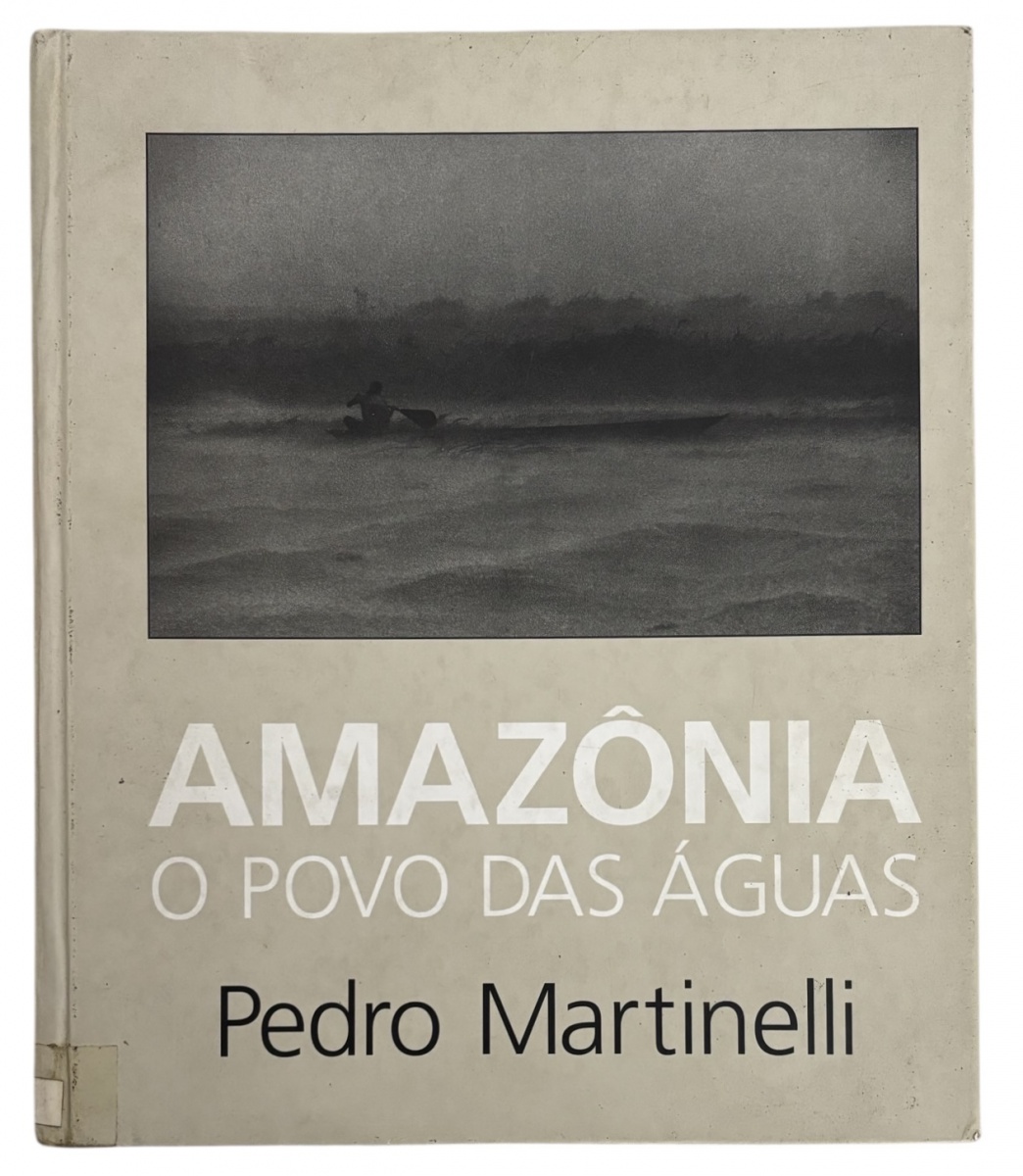 Livro: Amazônia  O Povo das Águas  Pedro Martinelli. Livro fotográfico dedicado à vida ribeirinha e aos povos da Amazônia, com imagens em preto e branco de forte caráter documental e humanista. Obra de referência do ...