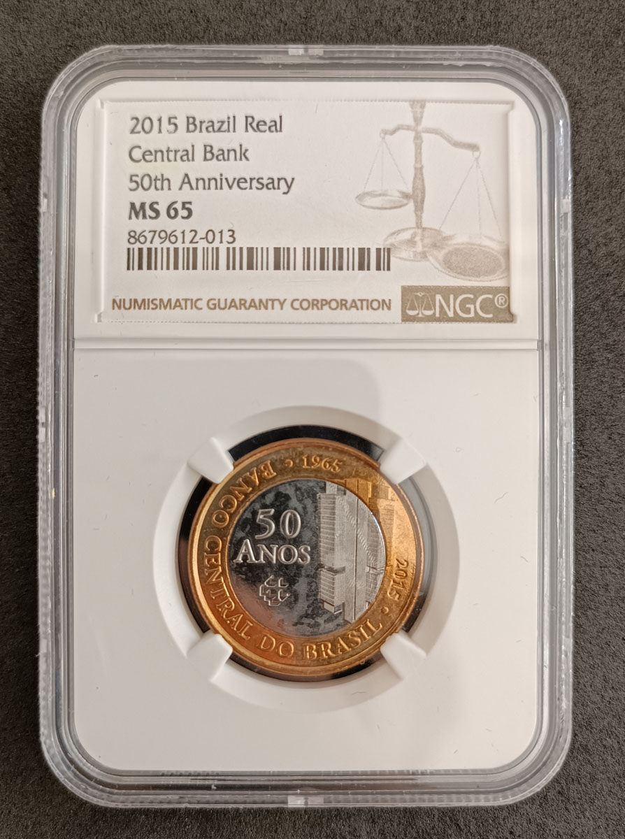 BRASIL - 1 REAL 2015 - MS65 - COMEMORATIVA AOS 50 ANOS BANCO CENTRAL - PEÇA ENCAPSULADA E GRADUADA PELA NGC