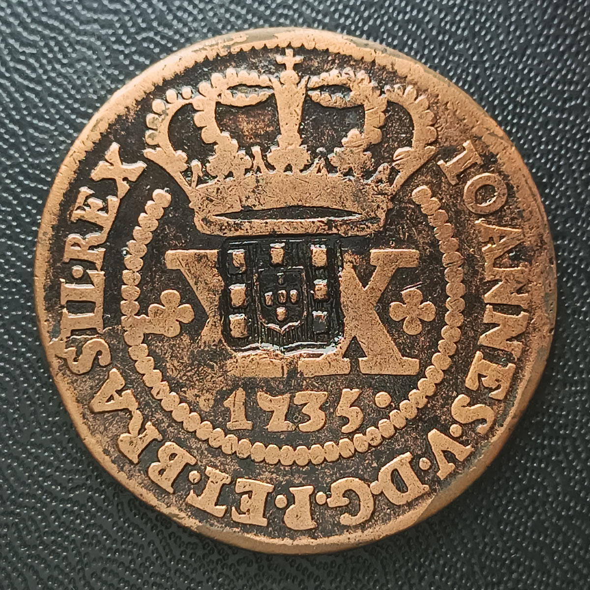 BRASIL - XX RÉI 1735 COM CARIMBO DE ESCUDETE - COBRE - FOI ENVERNIZADA