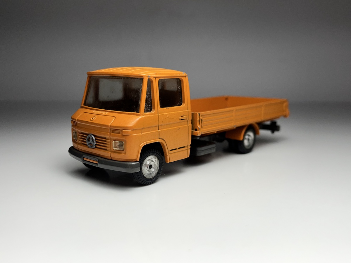 Mercedes Benz L407 D - 608 Laranja - Cursor Modell Esca