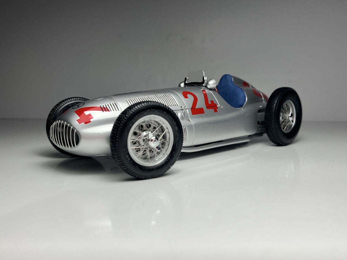 CMC 1/18 メルセデス・ベンツ W165 1939 1939 Mercedes Benz W165 Tripolis Prata #24 - CMC Escala