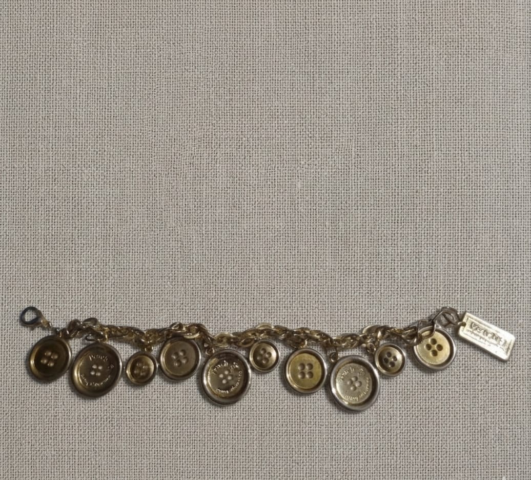 CONSTANÇA BASTO - PULSEIRA DOURADA MEDINDO 24CM ABERTA.MARCAS DE USO.