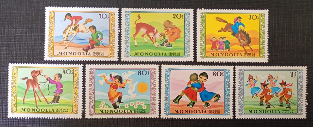 Mongólia 1.974 - Crianças - série completa - Nova (N).